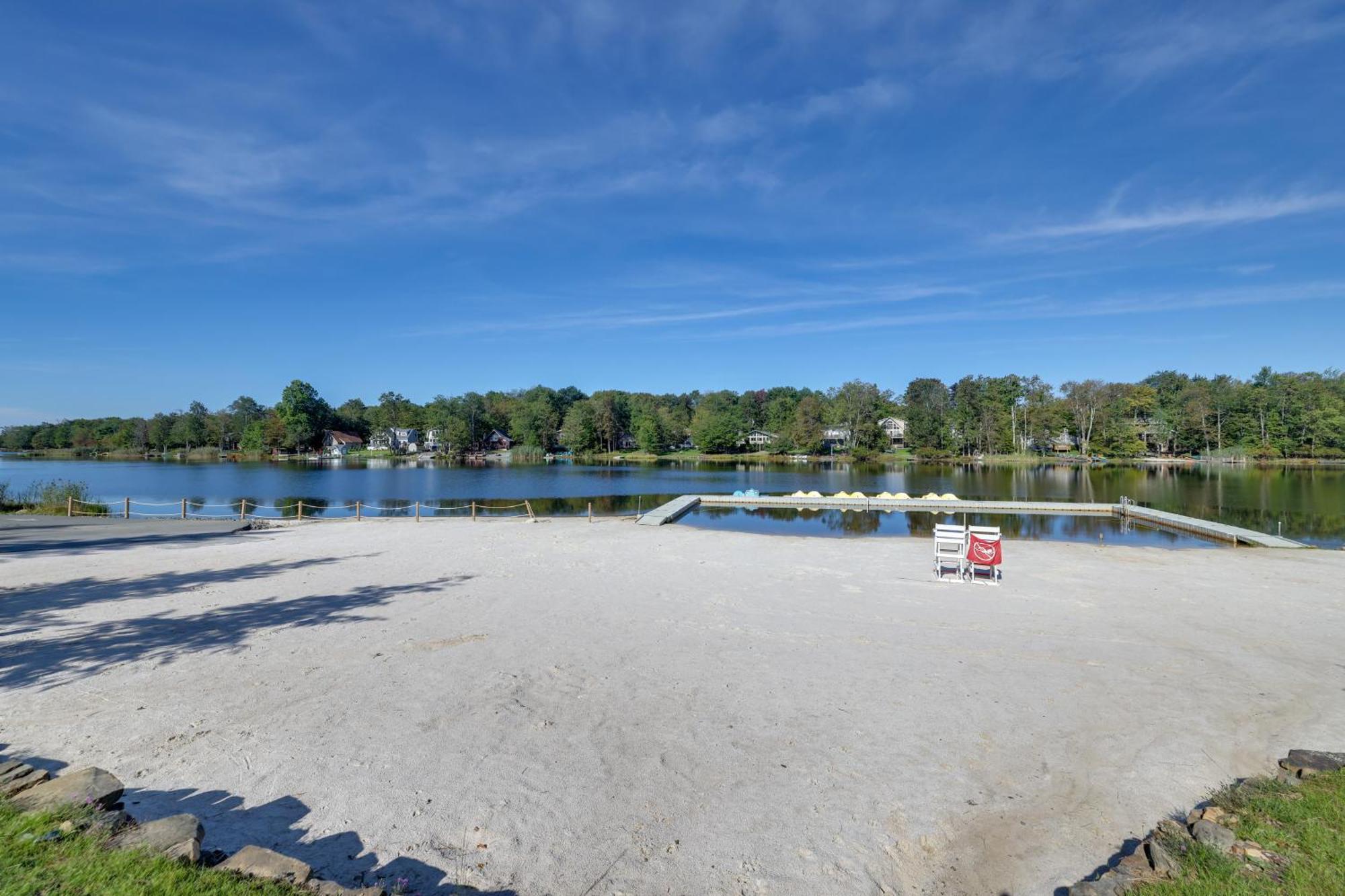 Holiday home Poconos Retreat In And Pool Access! *