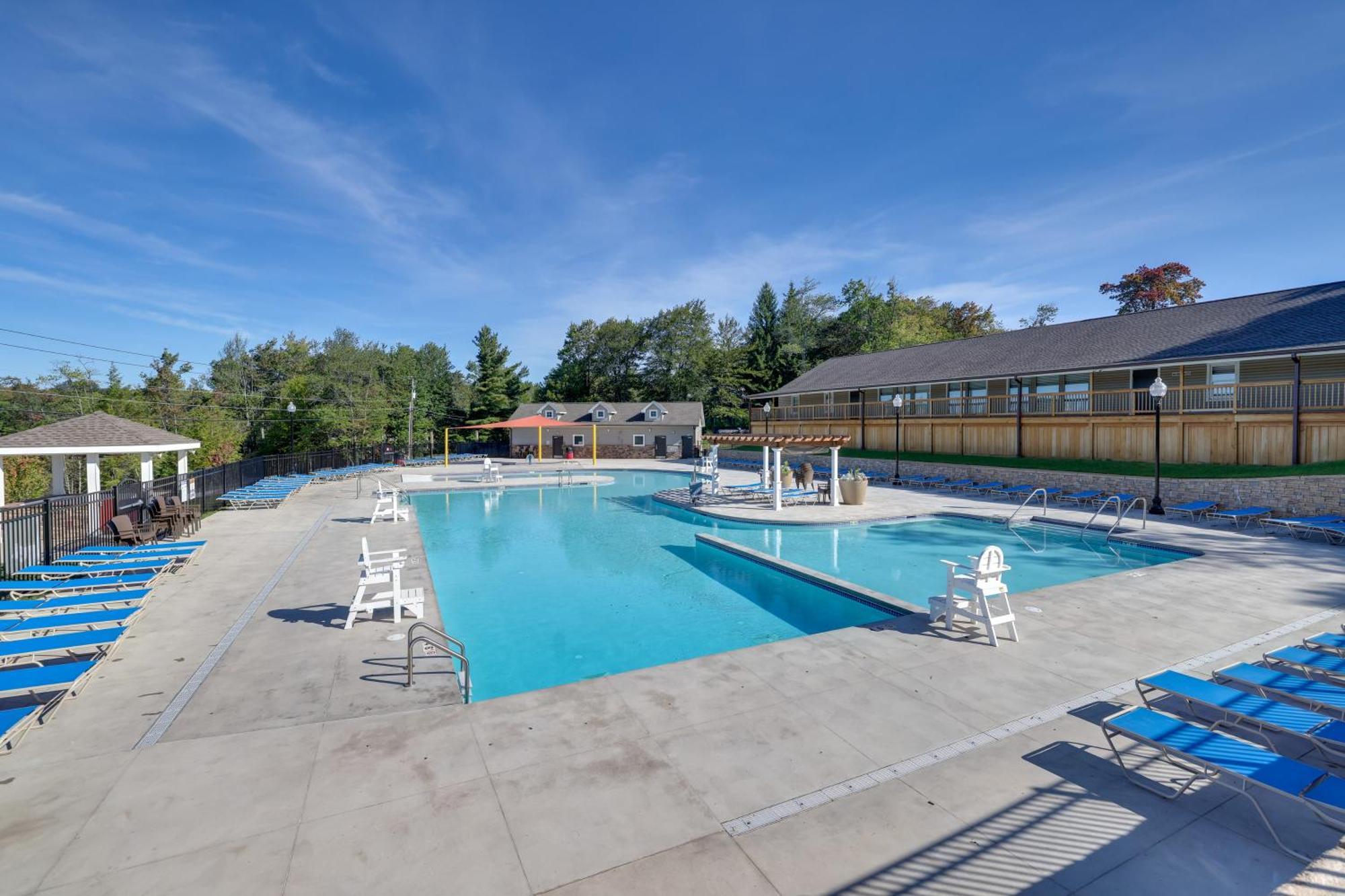 Poconos Retreat In And Pool Access! Tobyhanna