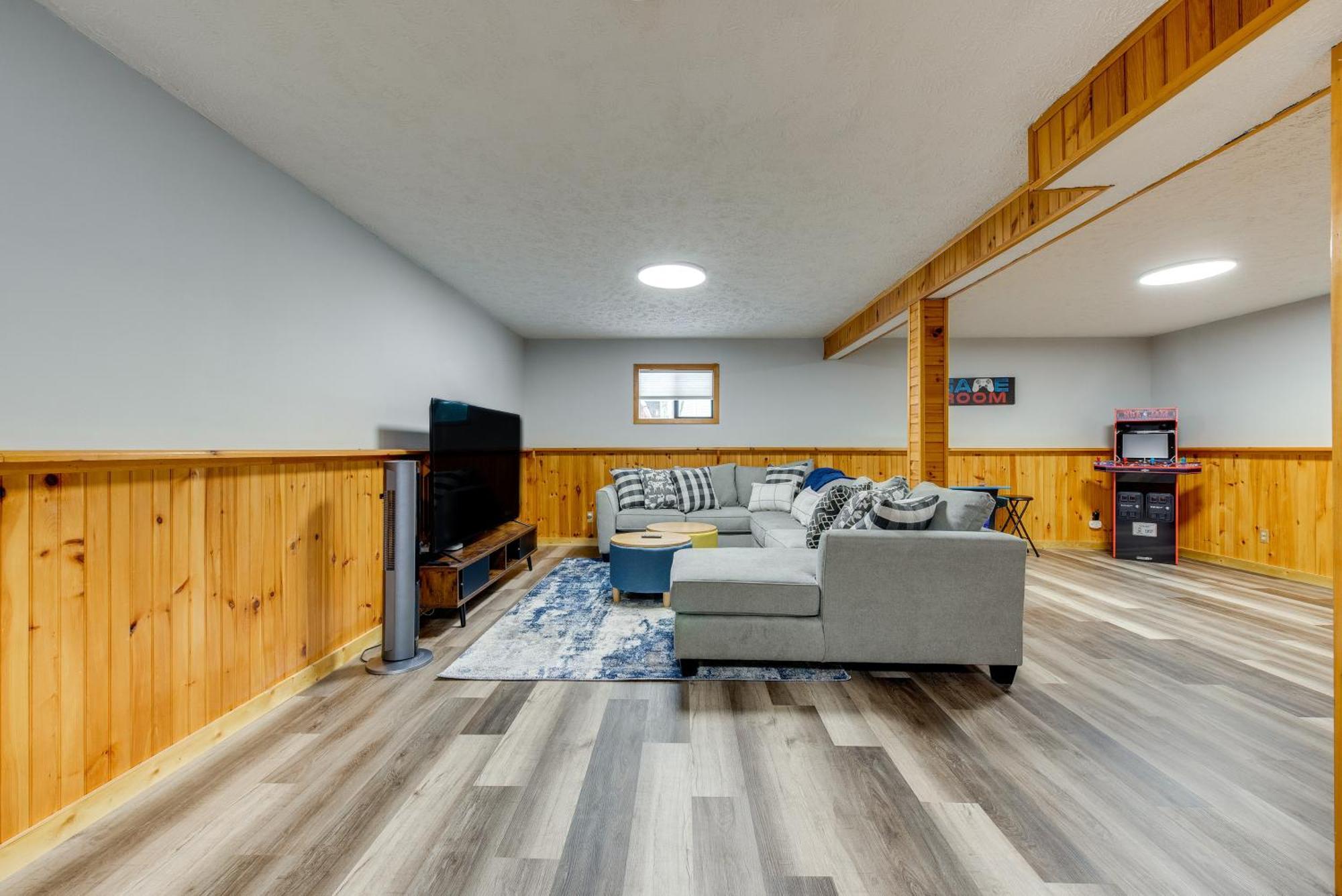 Poconos Retreat In And Pool Access! *