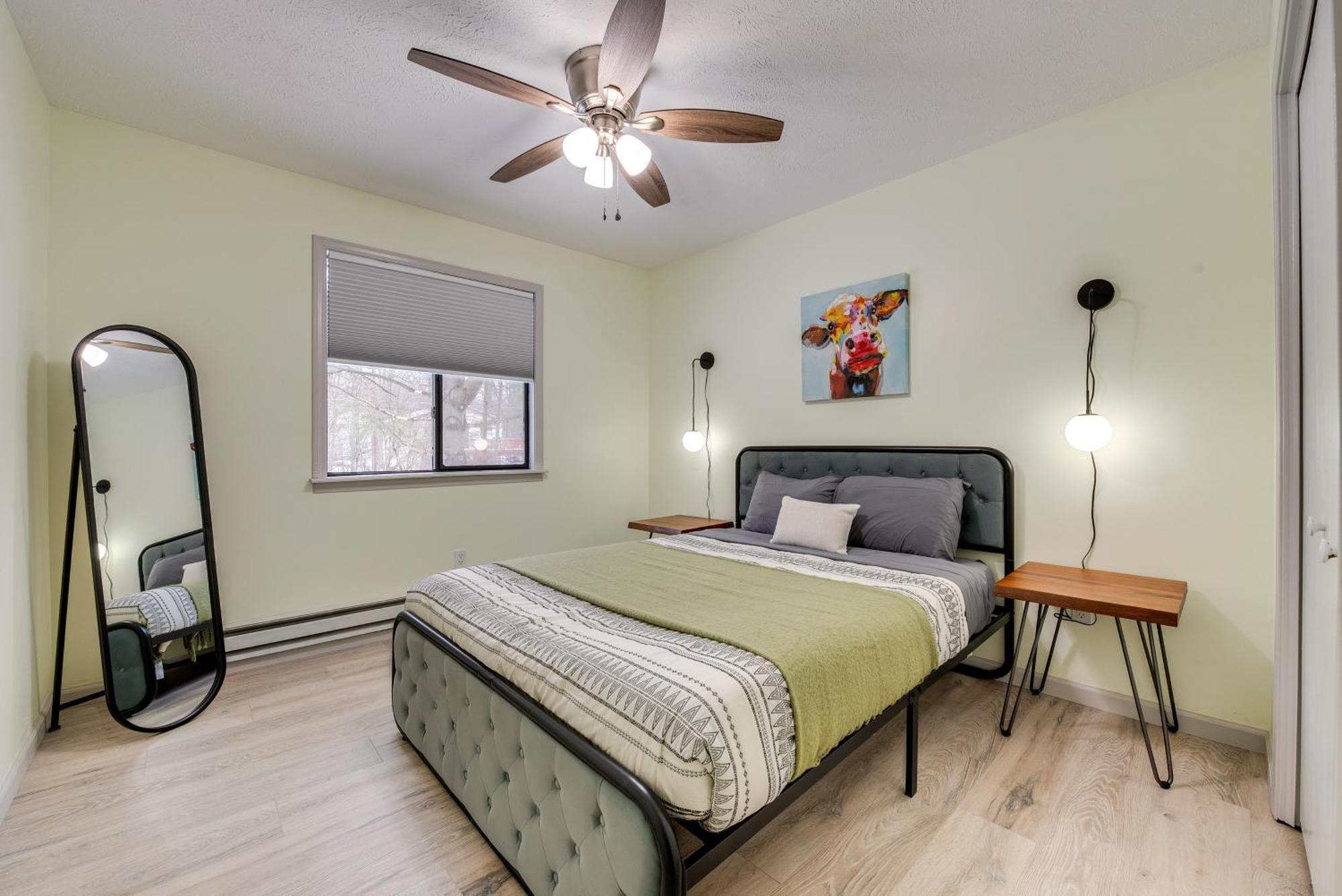 Poconos Retreat In And Pool Access! Holiday home Tobyhanna