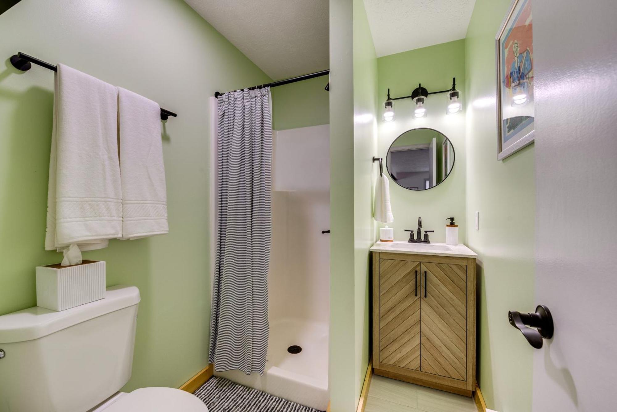 Poconos Retreat In And Pool Access! Holiday home