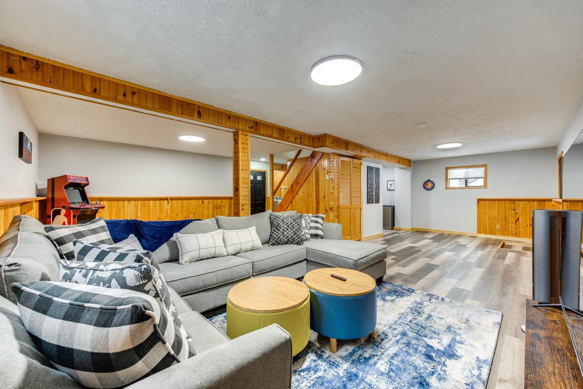 Poconos Retreat In And Pool Access! *