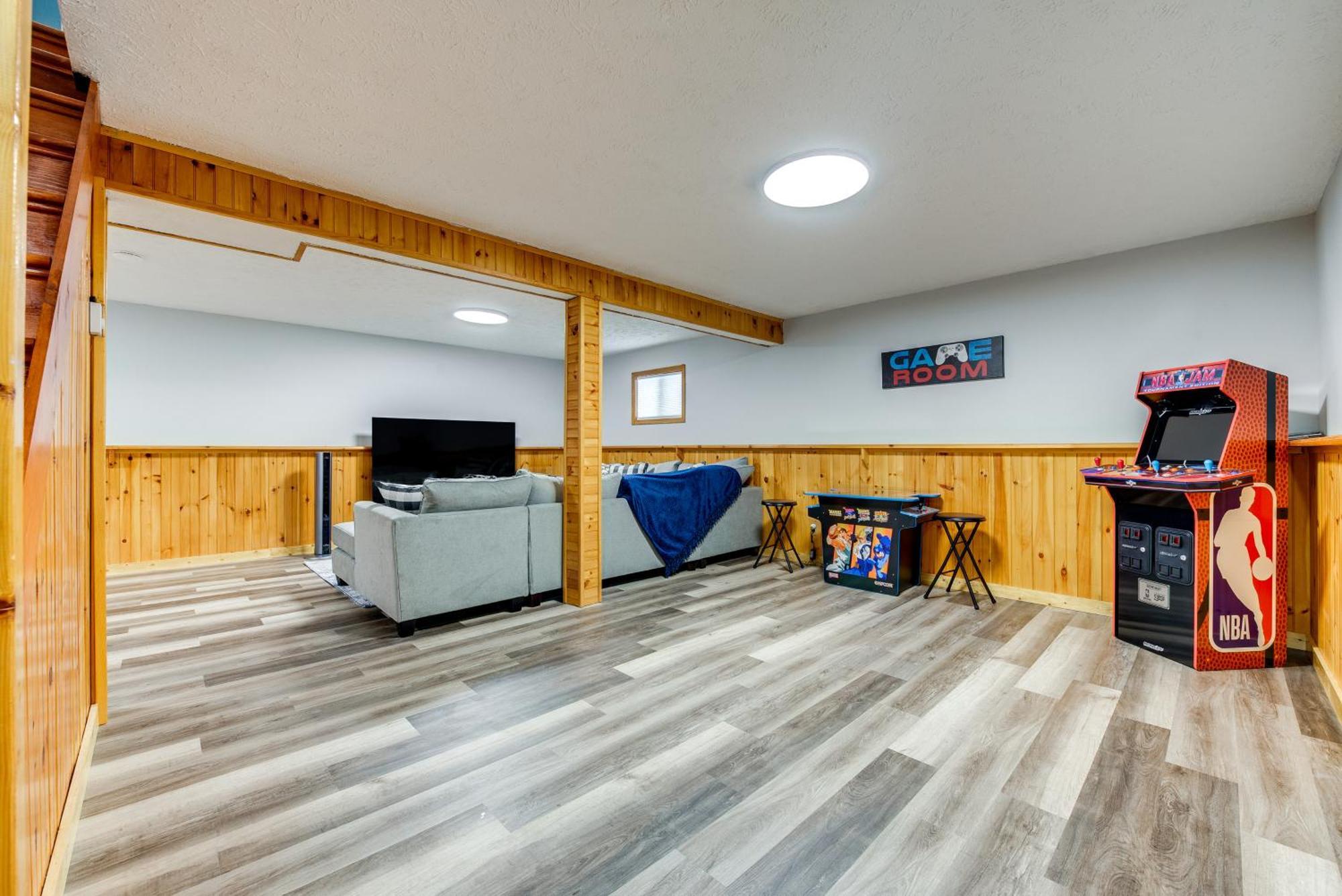 Poconos Retreat In And Pool Access!