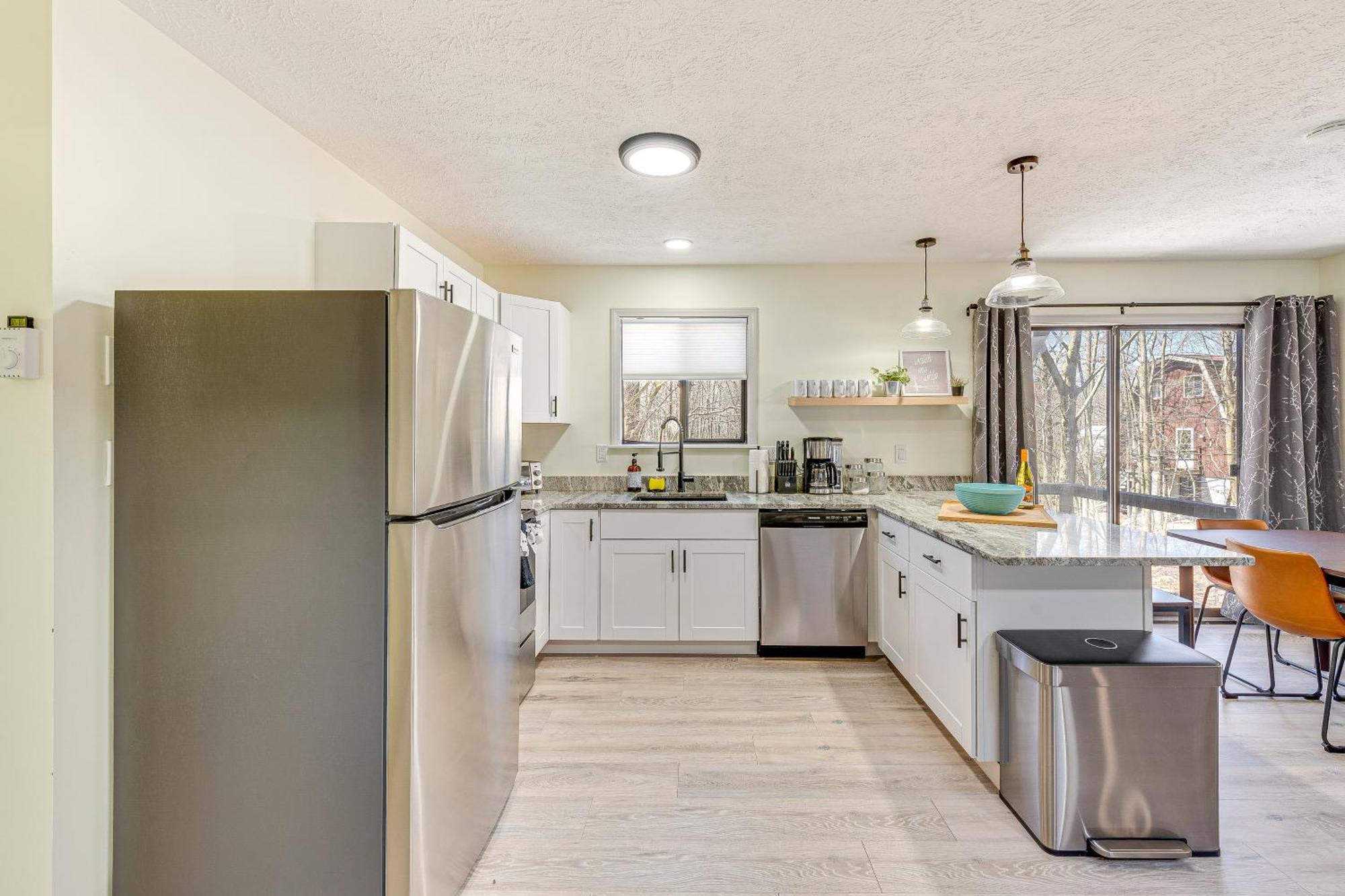Holiday home Poconos Retreat In And Pool Access!