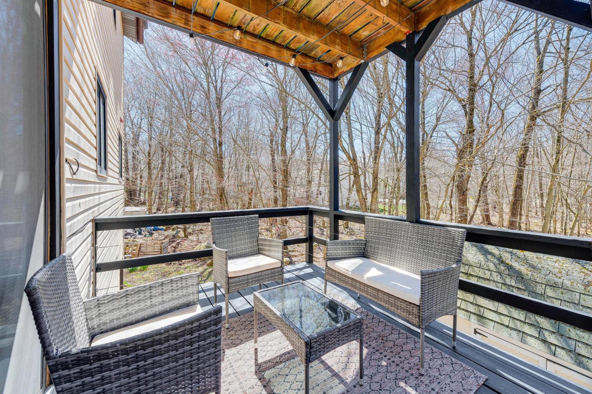 Holiday home Poconos Retreat In And Pool Access!
