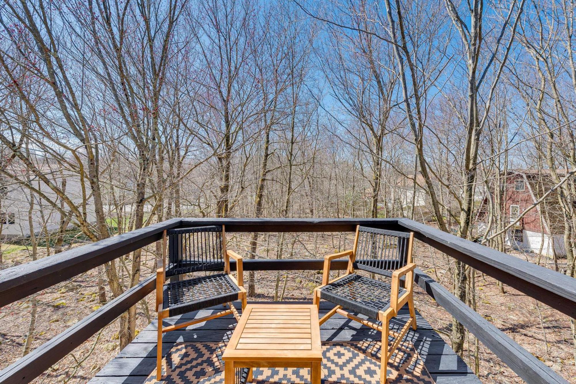 Poconos Retreat In And Pool Access!